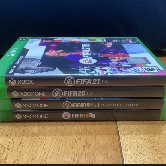 626. BUNDLE OF 4 XBOXONE VIDEO GAMES - Picture 1 of 1